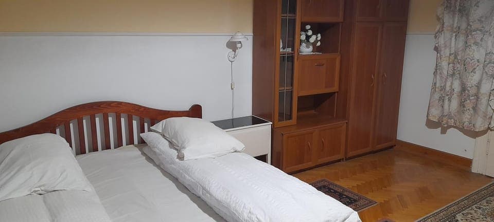 Bed, Living room, Photo of the whole room, Bedroom, wardrobe