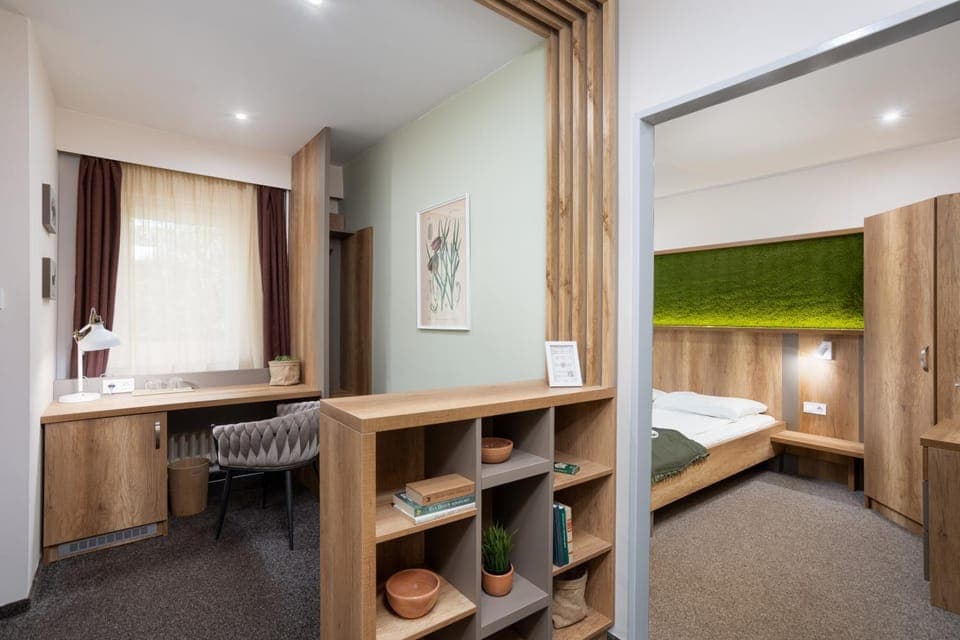 Living room, Photo of the whole room, Seating area, Bedroom