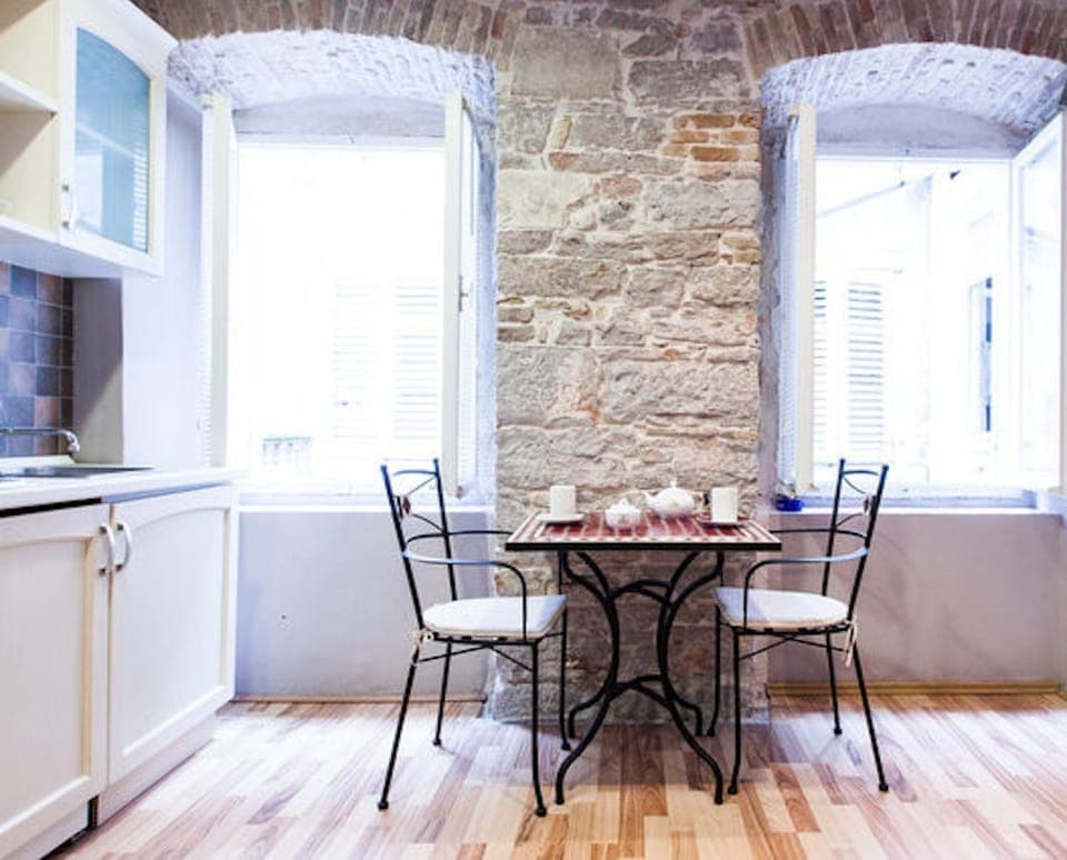 Photo of the whole room, Dining area