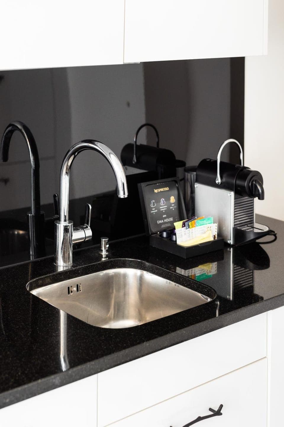 Coffee/tea facilities, kitchen