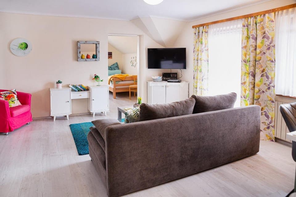 Living room, Photo of the whole room