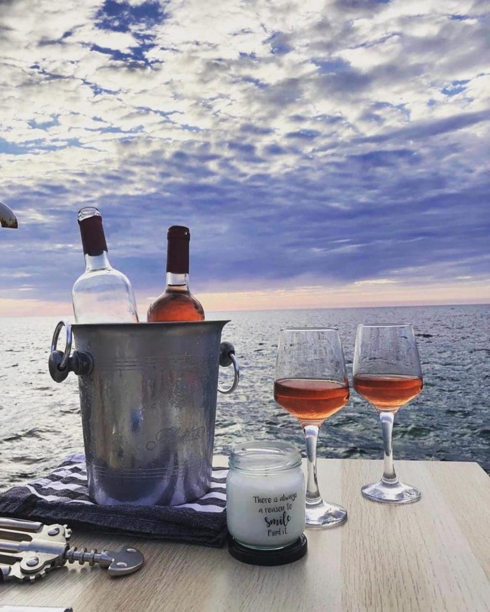 Toilet, Sea view, Drinks