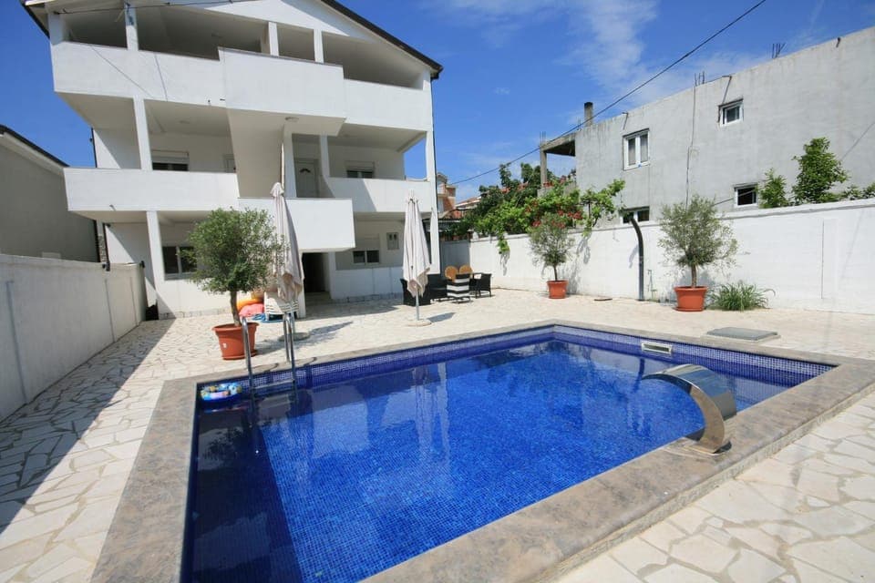 Property building, Landmark view, Landmark view, Swimming pool