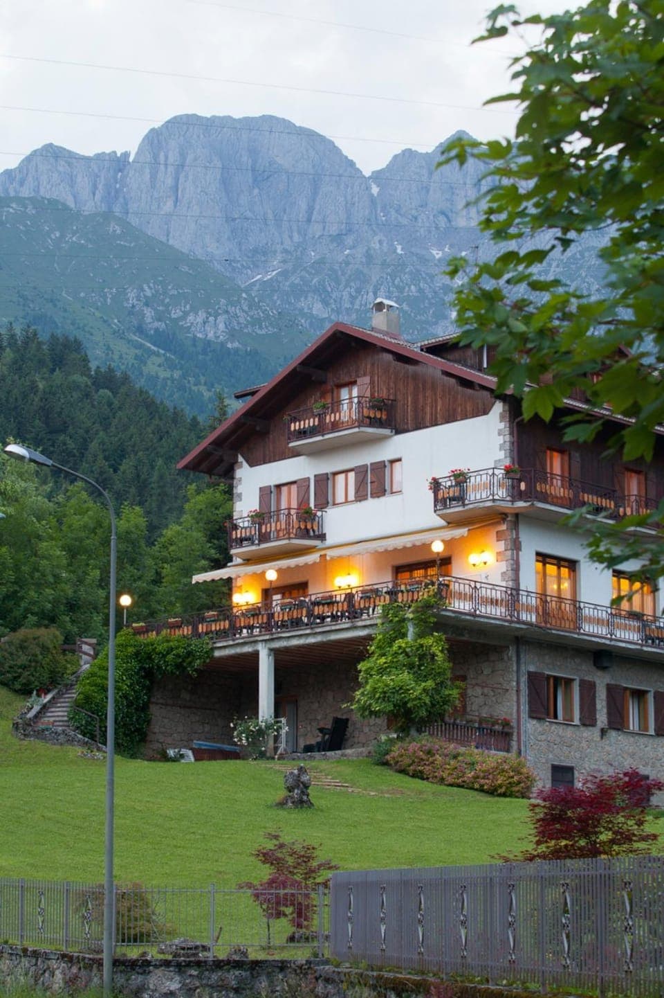 Garden, Garden, Balcony/Terrace, Mountain view