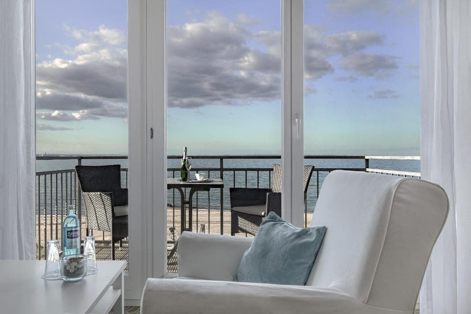 View (from property/room), Balcony/Terrace, Seating area, Sea view