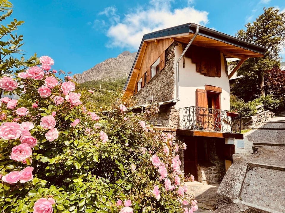 Property building, Day, Natural landscape, View (from property/room), Mountain view