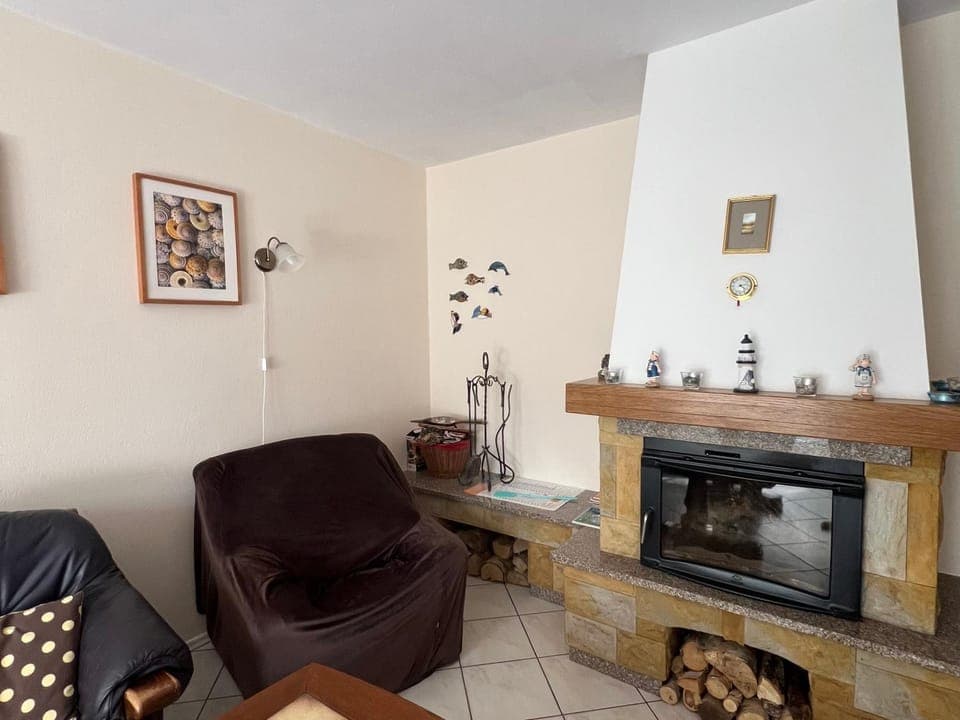 Living room, fireplace