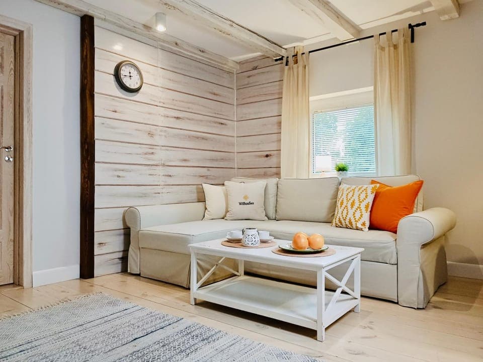 TV and multimedia, Living room, Food