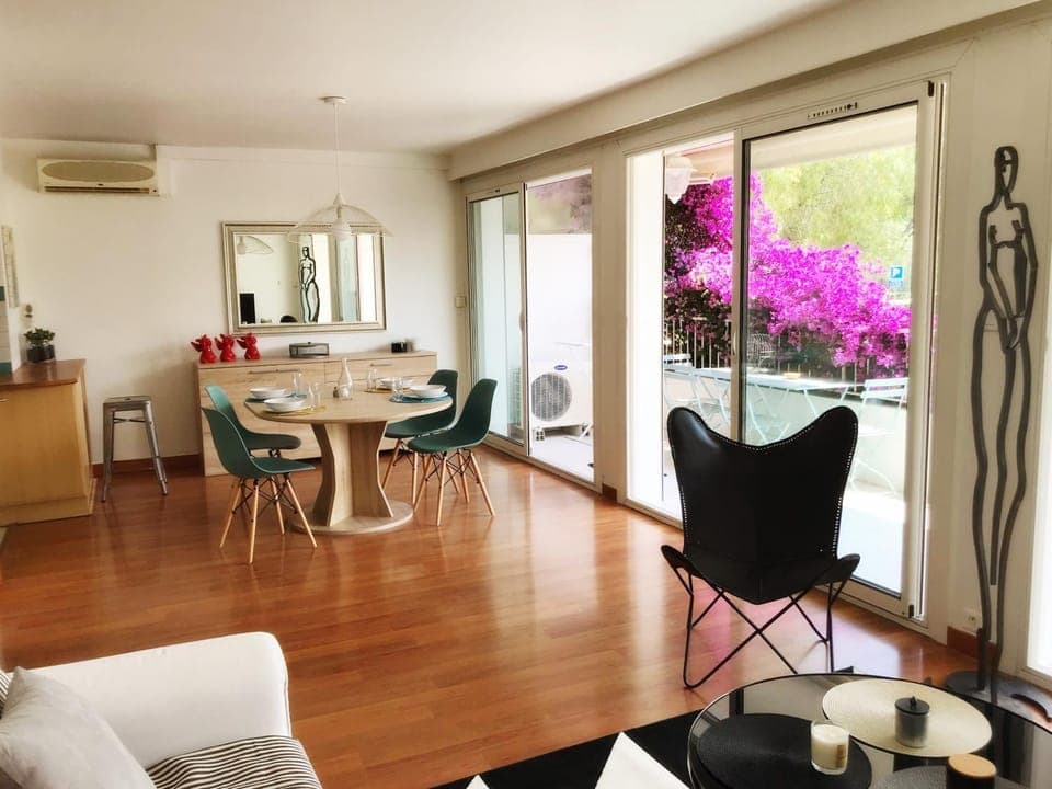 Patio, TV and multimedia, Kitchen or kitchenette, Living room, Dining area