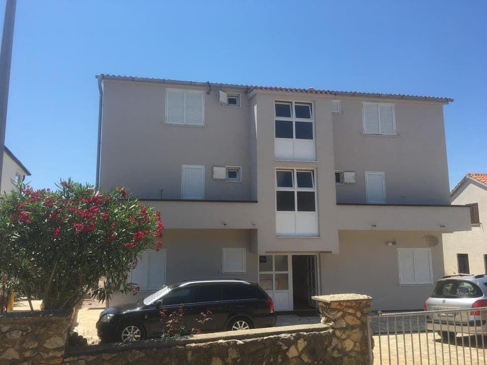 Property building, Facade/entrance, Parking