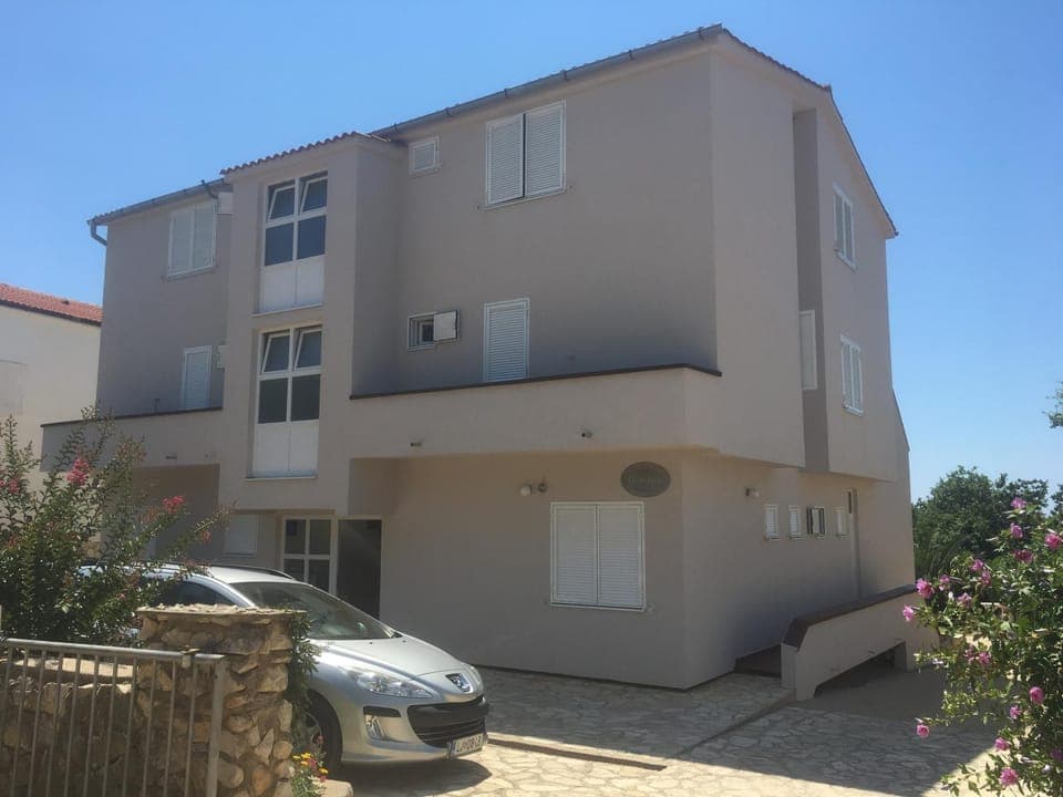 Property building, Facade/entrance, Parking