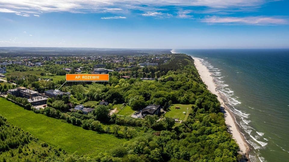 Off site, Bird's eye view, Location