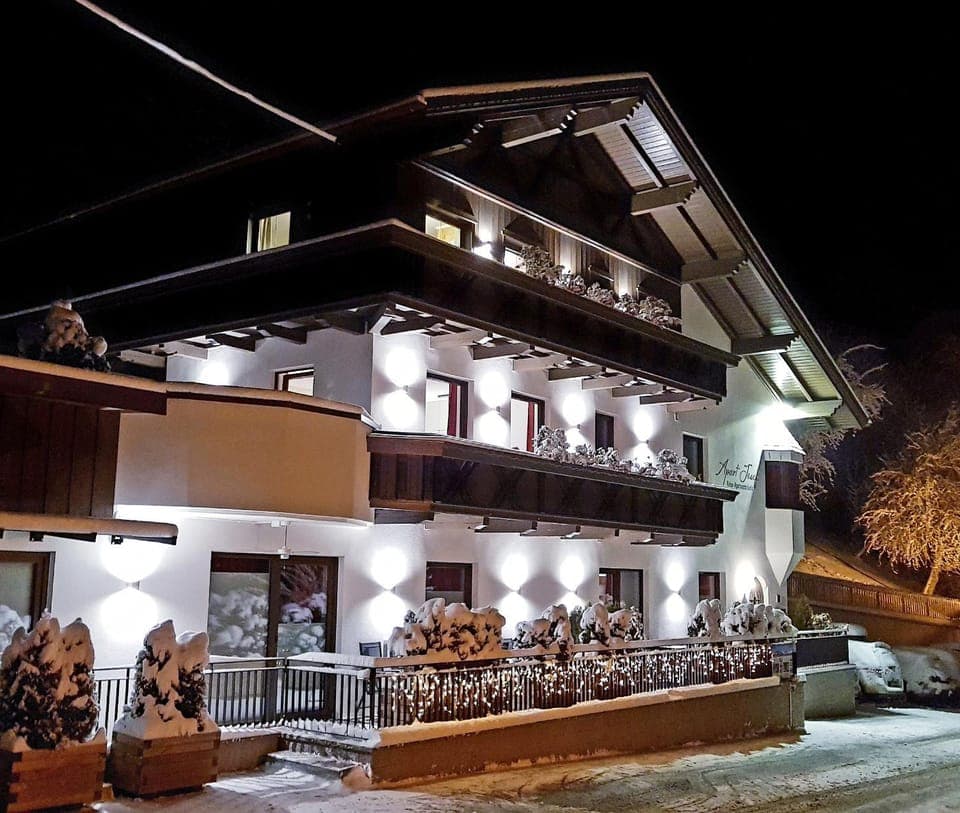 Facade/entrance, Night, Winter