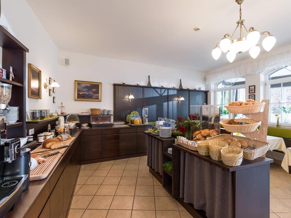 Buffet breakfast, Internal: Not applicable to any particular room