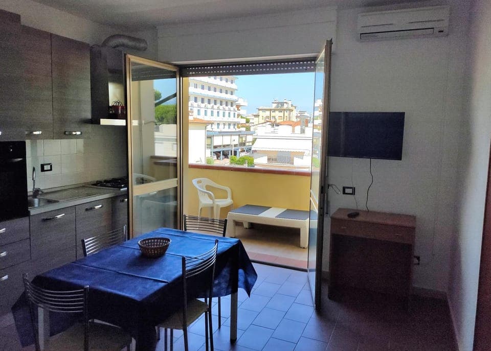 View (from property/room), City view, Street view, Quiet street view