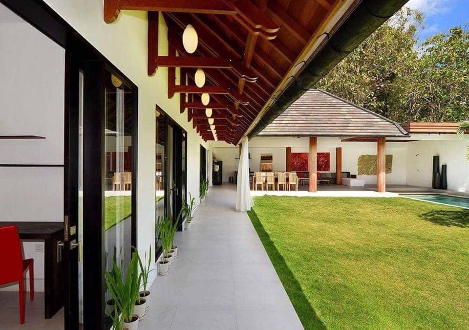 Property building, Day, Garden, Floor plan, On site, Garden view, Pool view, Swimming pool