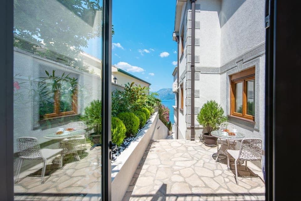 Patio, Facade/entrance, Balcony/Terrace