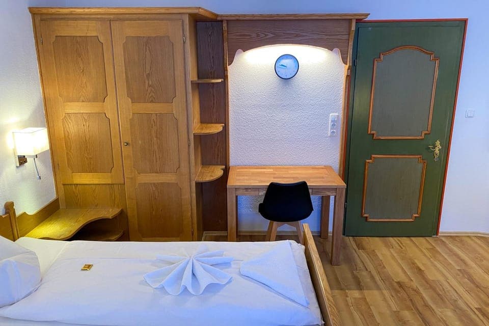 Business facilities, safe, soundproof