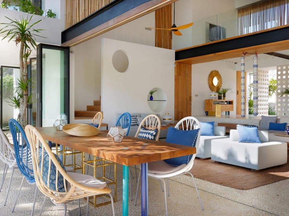 Living room, Seating area, Dining area, Breakfast