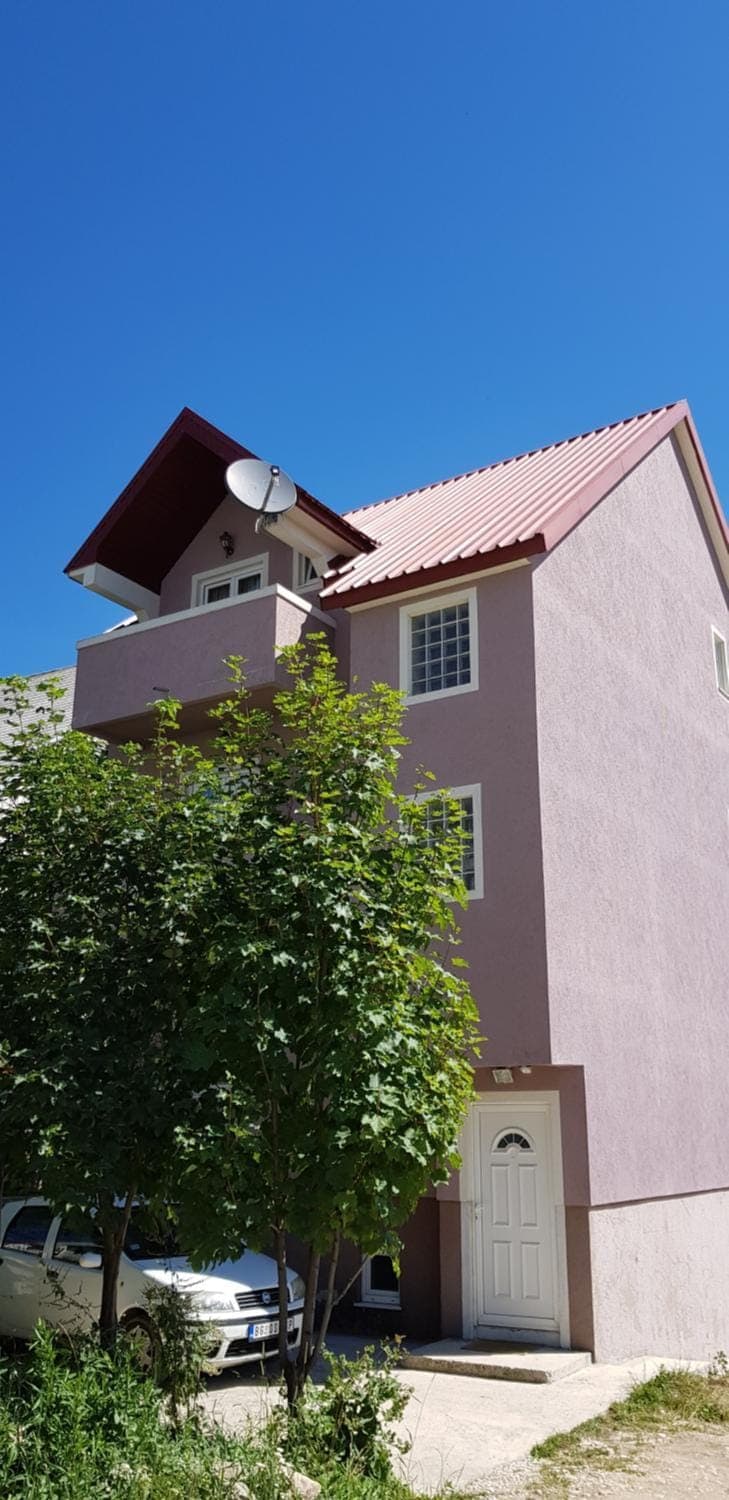 Property building, Facade/entrance, Off site, Day