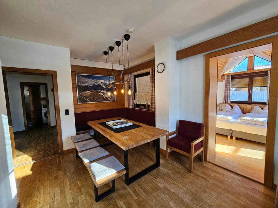 Seating area, Dining area