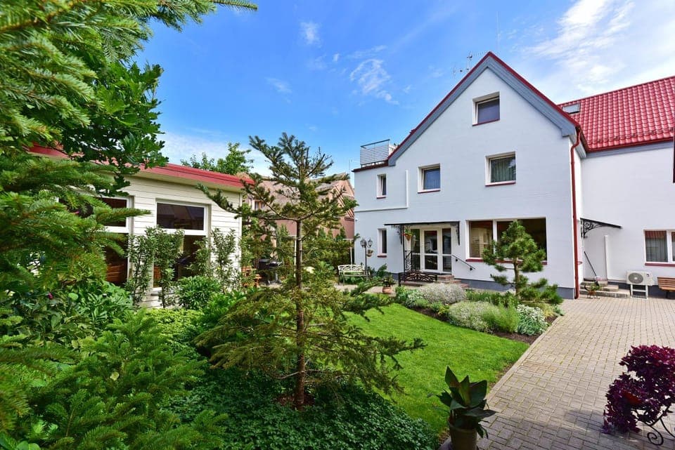 Patio, Facade/entrance