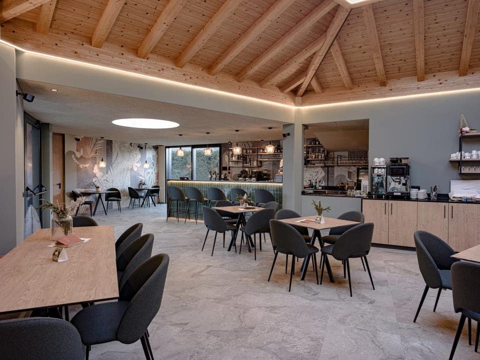 Lounge or bar, Breakfast