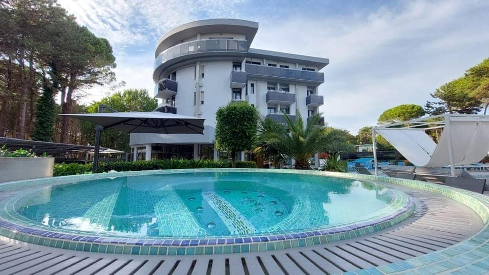 Property building, Pool view