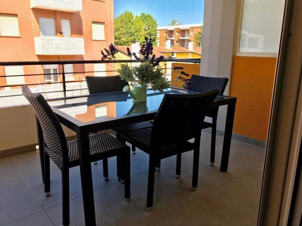 City view, Quiet street view