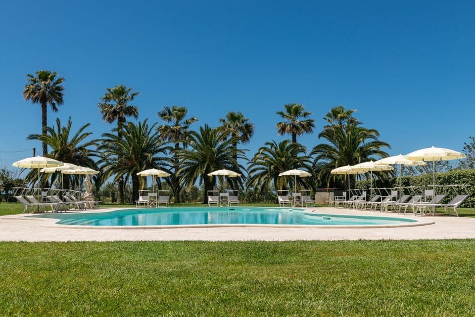 Swimming pool, Swimming pool