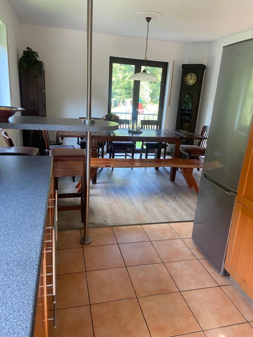Kitchen or kitchenette, Dining area