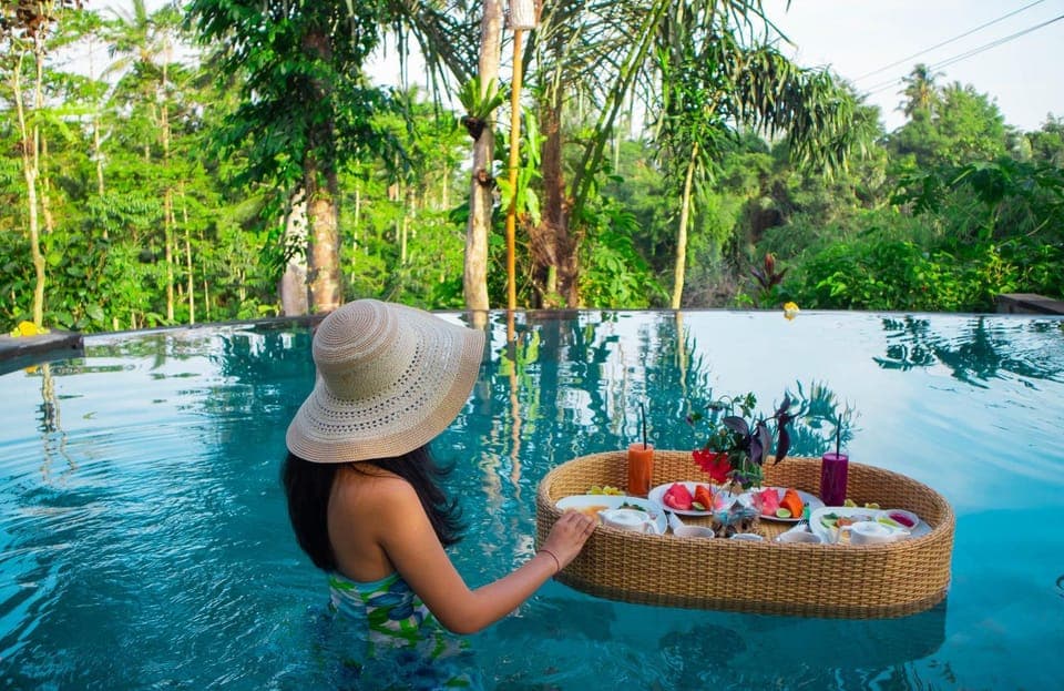 Spring, Natural landscape, Summer, Garden, Food, Garden view, Swimming pool, Swimming pool, Breakfast, group of guests