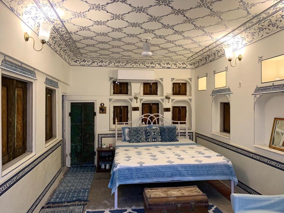 Photo of the whole room, Bedroom, air conditioner