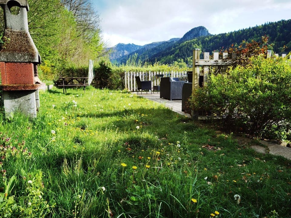 Spring, Day, BBQ facilities, View (from property/room), Balcony/Terrace, On site, Garden view, Mountain view