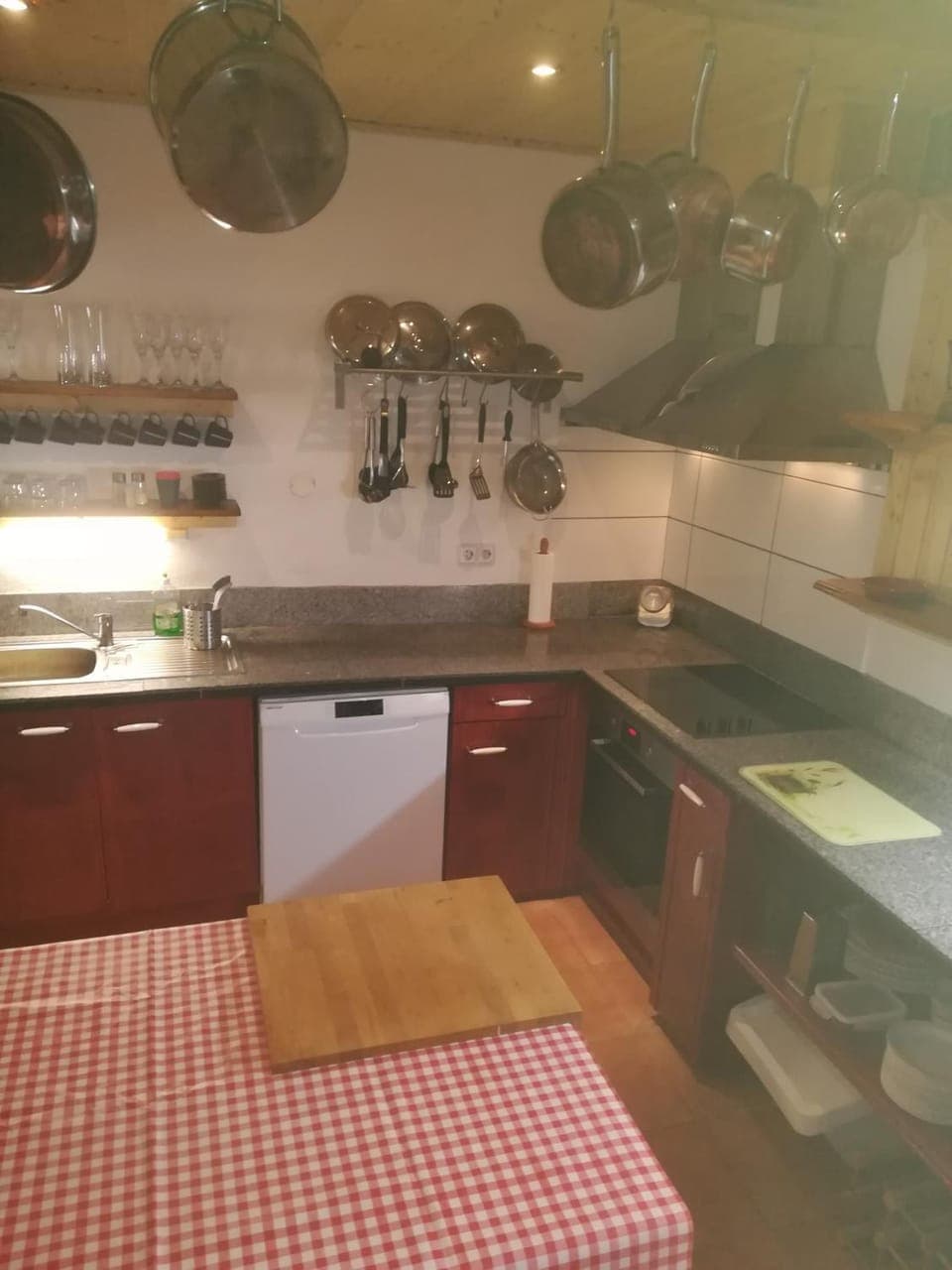 Kitchen or kitchenette, oven, pet friendly, stove