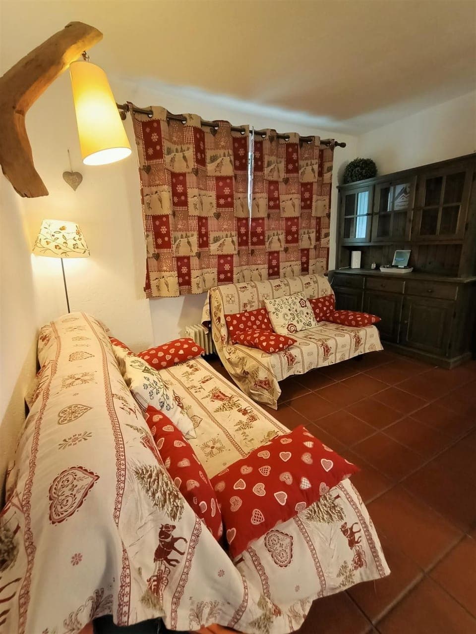 Living room, internet