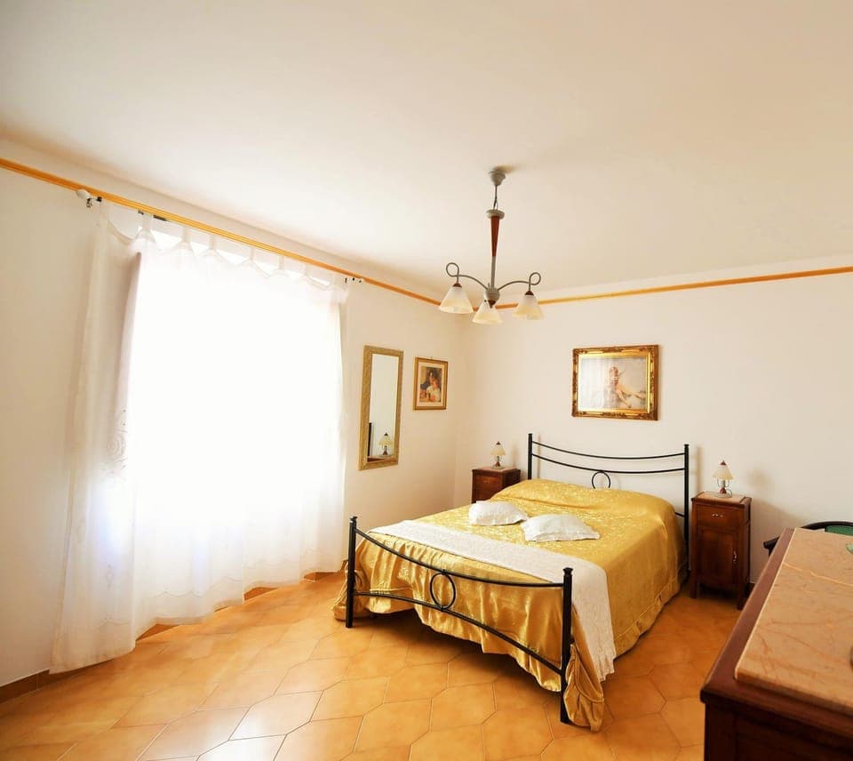 Bed, Other, Photo of the whole room, Bedroom