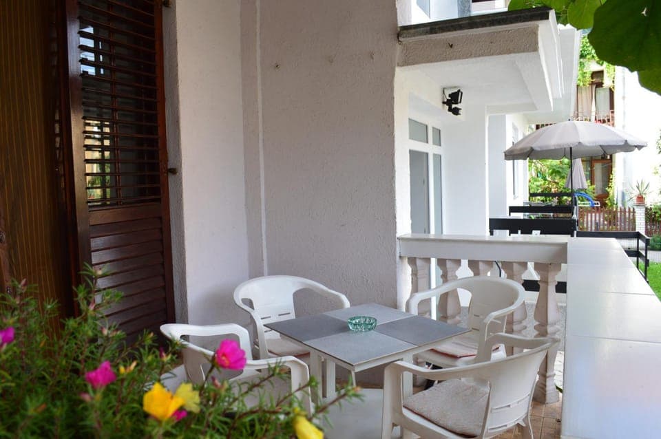 Balcony/Terrace, Quiet street view