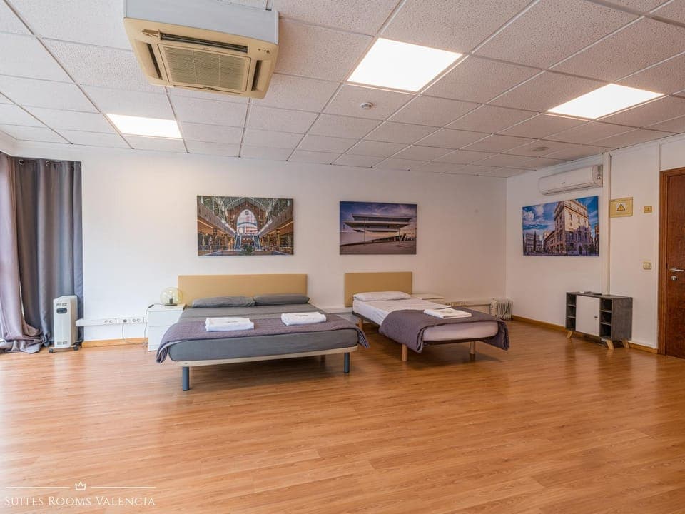 Bed, Photo of the whole room, air conditioner