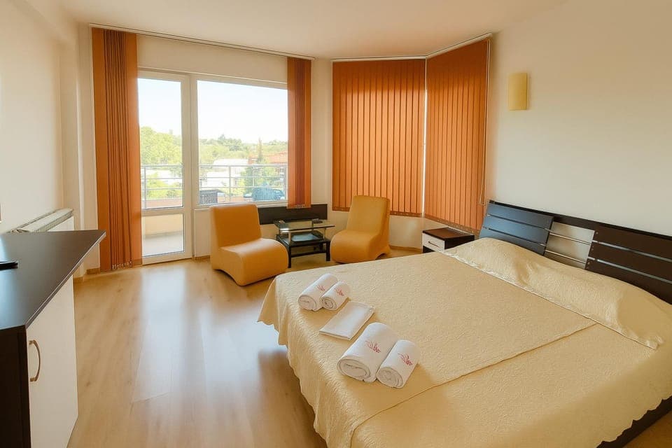 Bed, View (from property/room), View (from property/room), Balcony/Terrace, Photo of the whole room, Bedroom