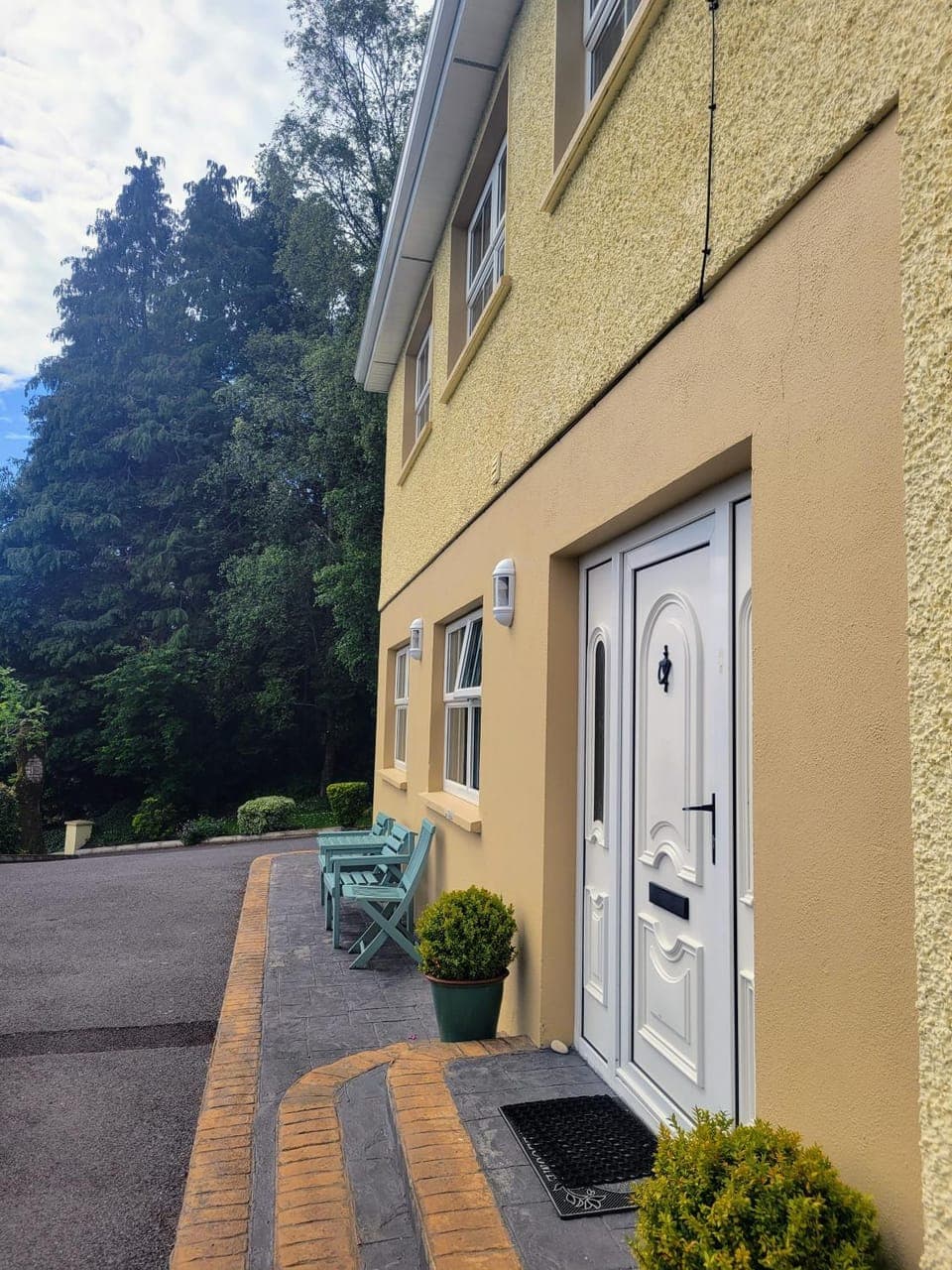Property building, Patio, Facade/entrance, Garden