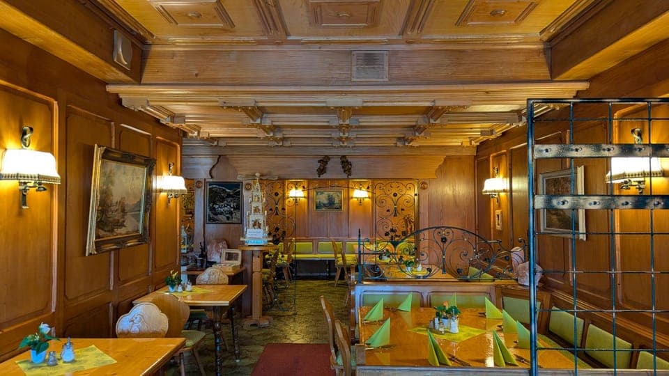 Restaurant/places to eat, internet