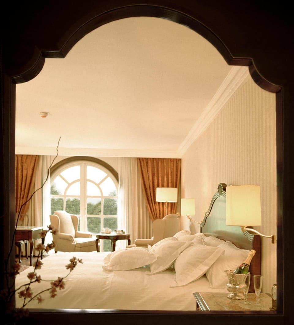 Bed, Photo of the whole room, Bedroom, Landmark view
