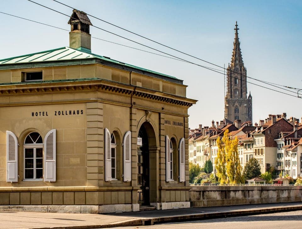 Property building, Facade/entrance, City view, Landmark view