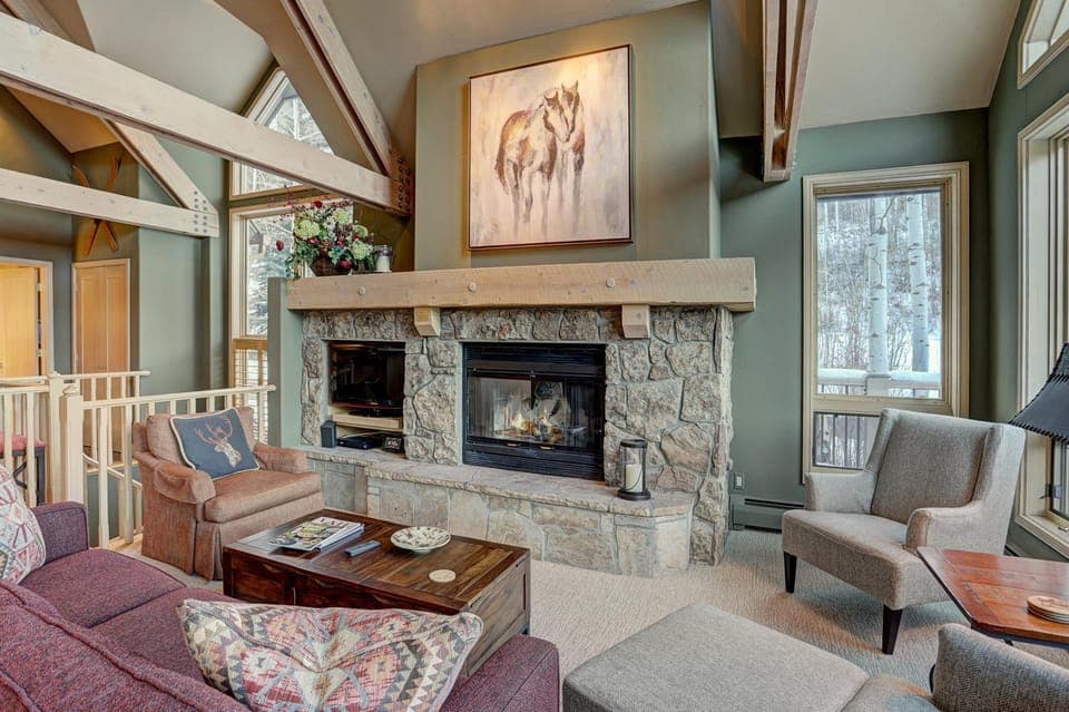 Mountain Luxury Townhome-Ski in out & Wood Burning Fireplace House in Beaver Creek