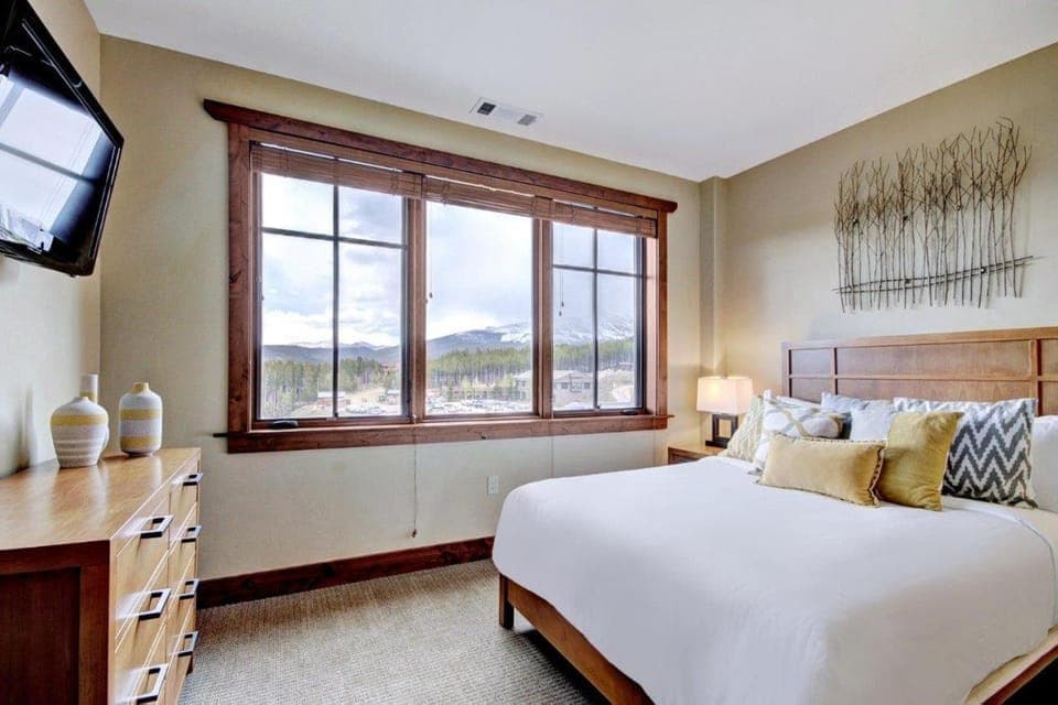 Condo at Base of Peak 8, Steps from Winter Activities Apartment in Breckenridge