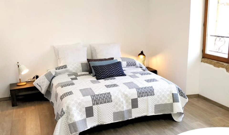 Bed, Photo of the whole room, Decorative detail, Bedroom