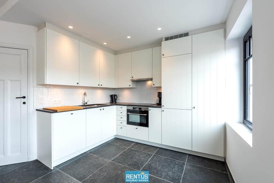 Kitchen or kitchenette, dishwasher, oven, pet friendly, stove