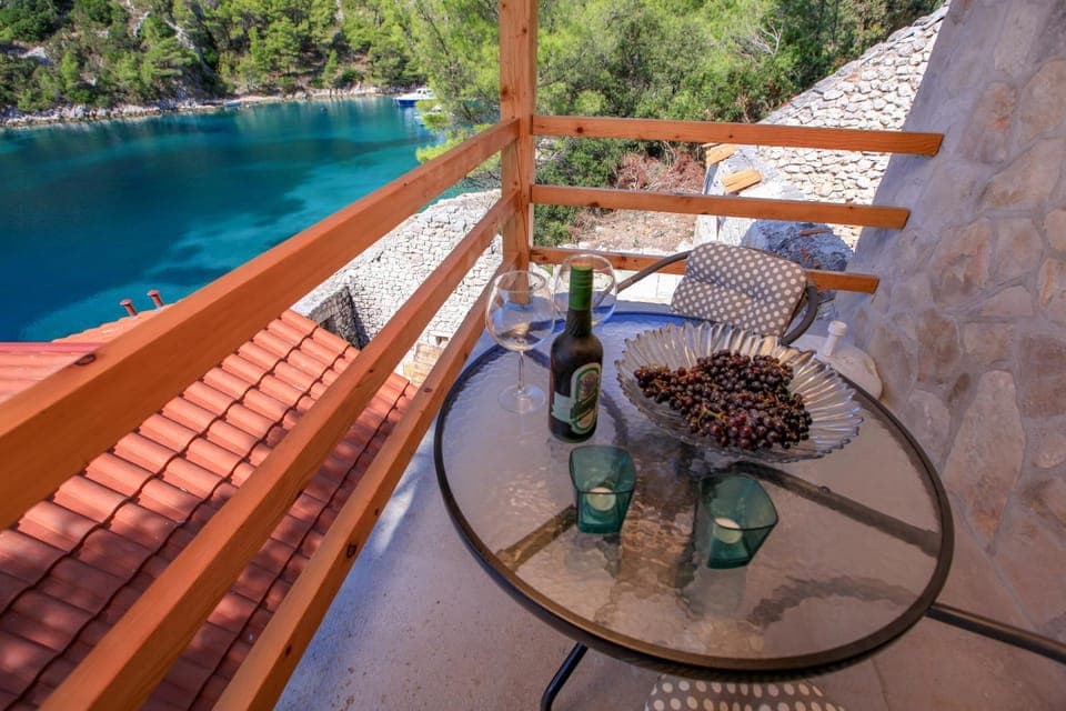 Natural landscape, Balcony/Terrace, Seating area, Sea view