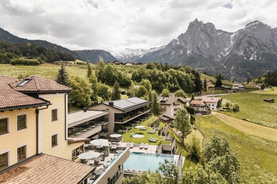 Property building, Mountain view, Swimming pool